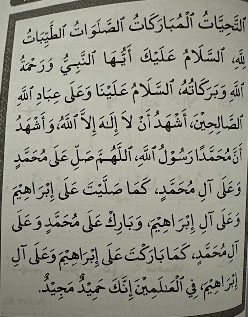 Mengapa Bacaan Tahiyat Akhir Begitu Krusial dalam Salat?