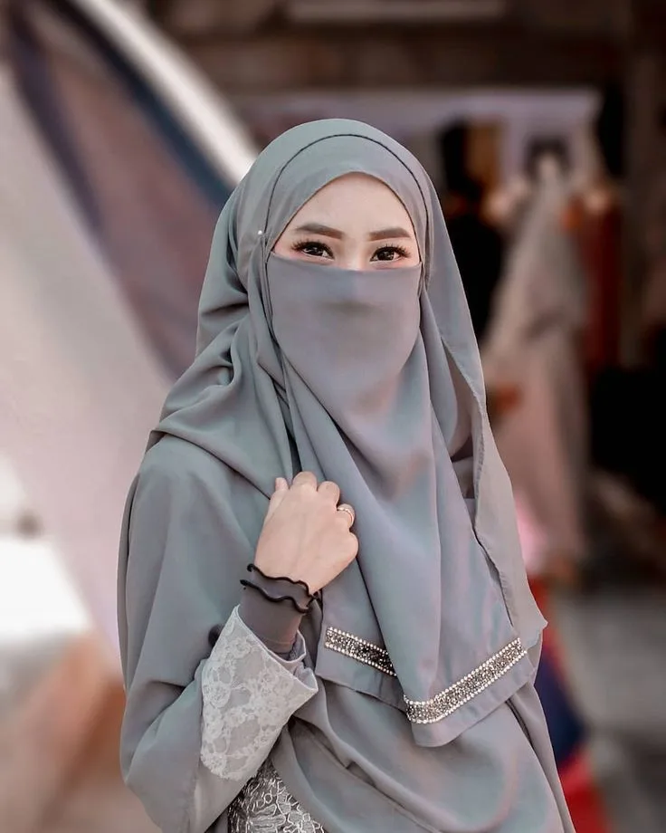 Bagaimana Mencuci Jilbab agar Warna Hitam Tidak Pudar?