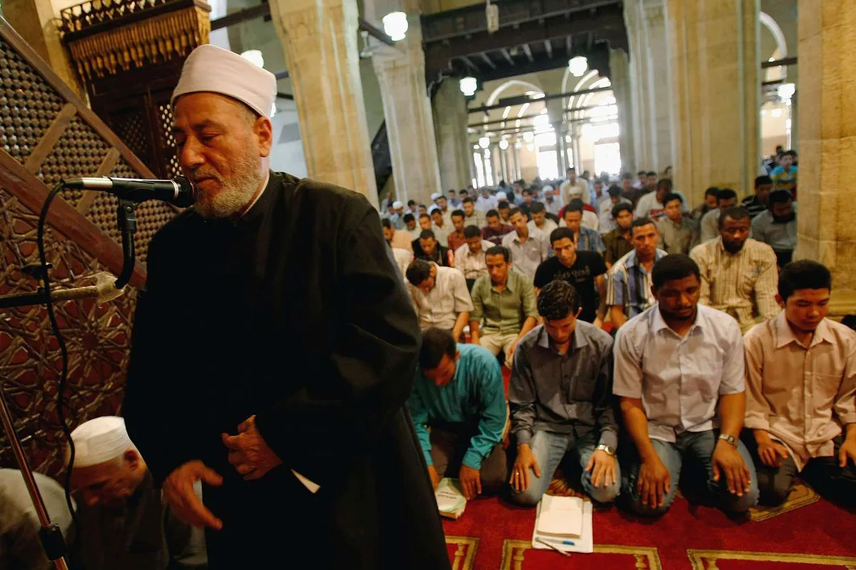 Imam dalam Konteks Komunitas: dari LDII Hingga Tradisi Iran