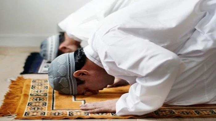 Hukum dan Dalil Dzikir Setelah Hajat