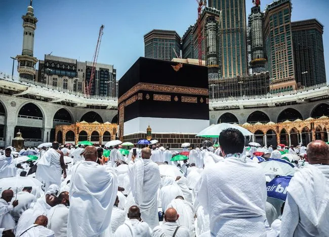 Niat Haji Lengkap Arab, Latin, dan Artinya
