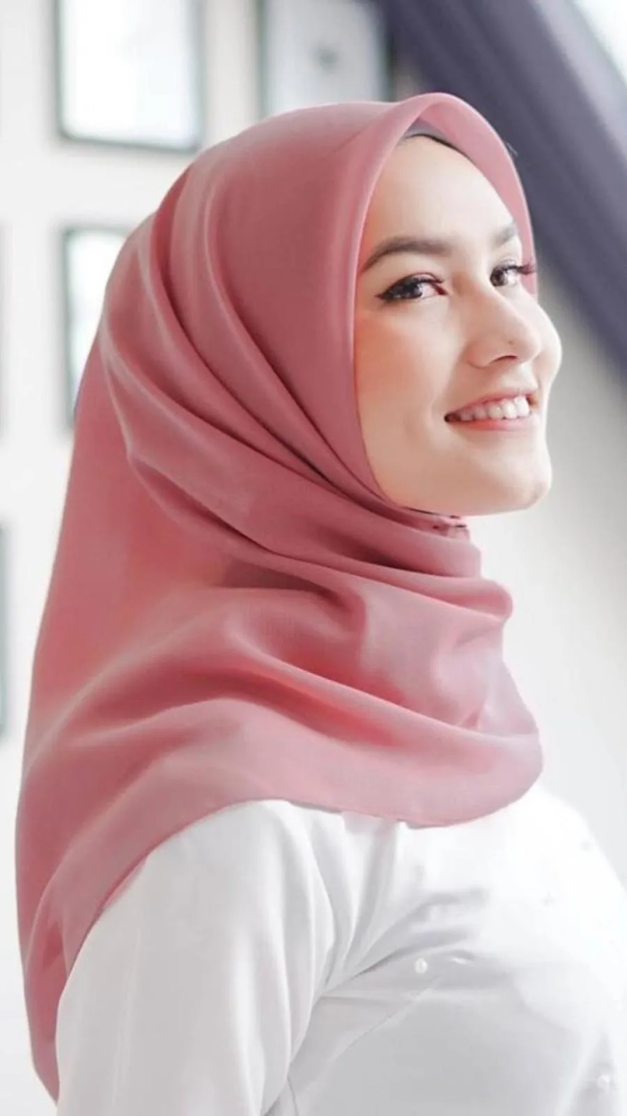 Bagaimana Menyesuaikan Jilbab dengan Bentuk Wajah