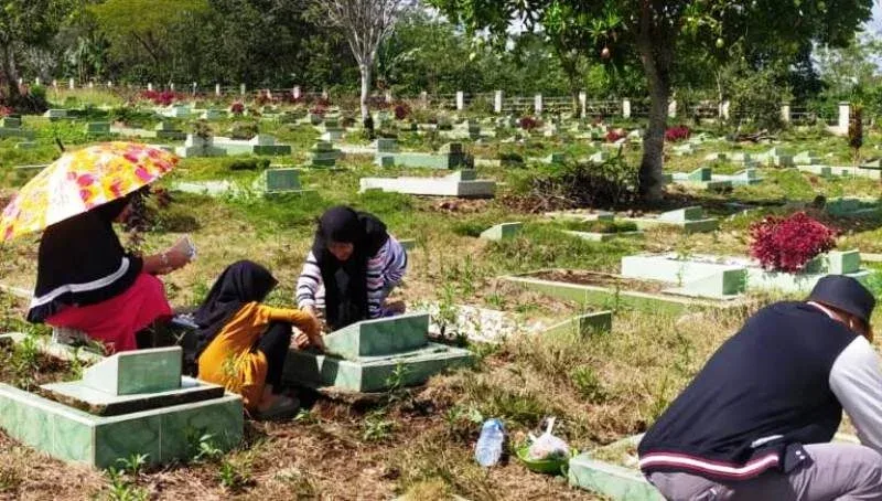 Kesalahan yang Sering Terjadi dalam Adab Ziarah Kubur