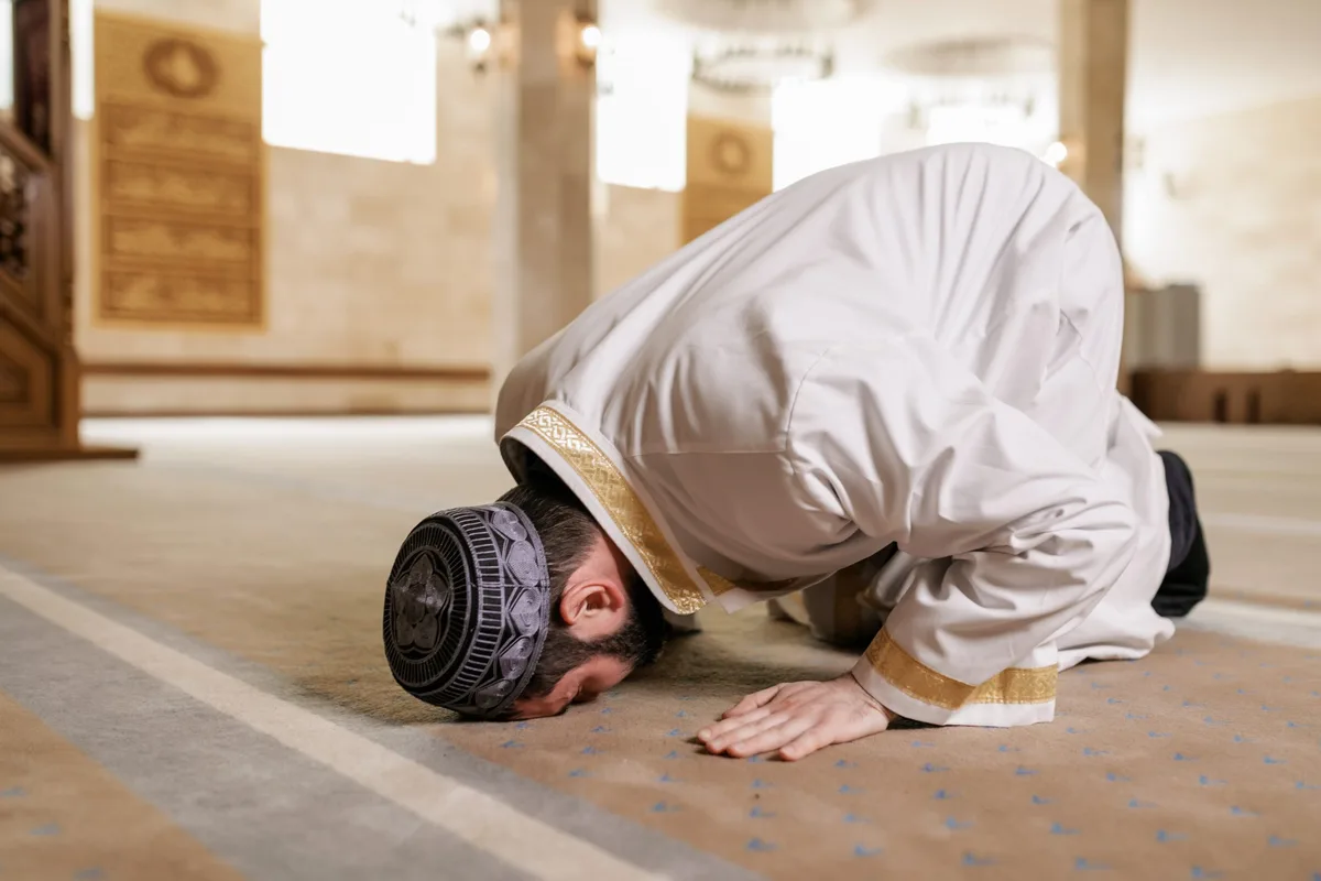 Hukum Membaca Ayat Sajdah dan Sujud Sajadah