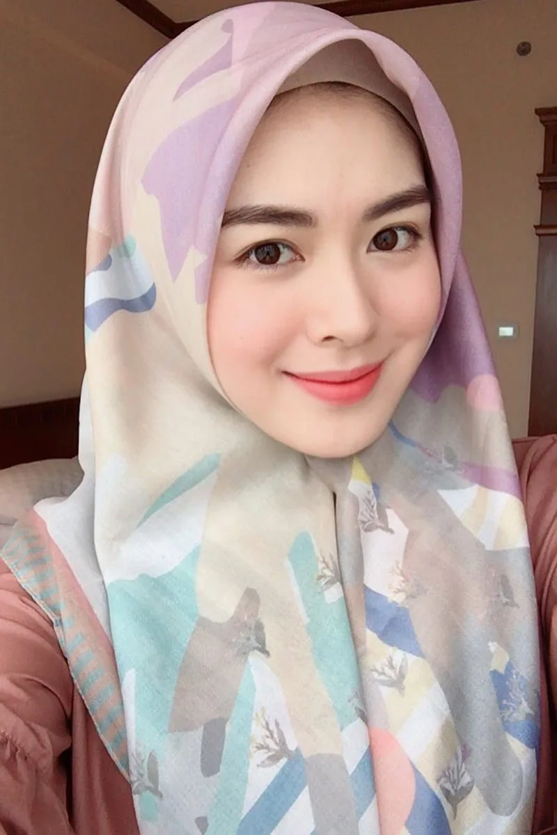 Jilbab dalam Konteks Budaya dan Identitas