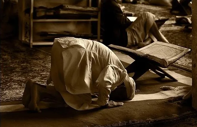 Dialog Seputar Sujud: Pertanyaan yang Sering Diajukan