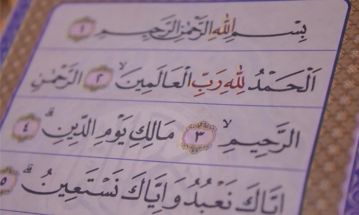 Mengirim Al-Fatihah: Bacaan, Arti, dan Keutamaannya