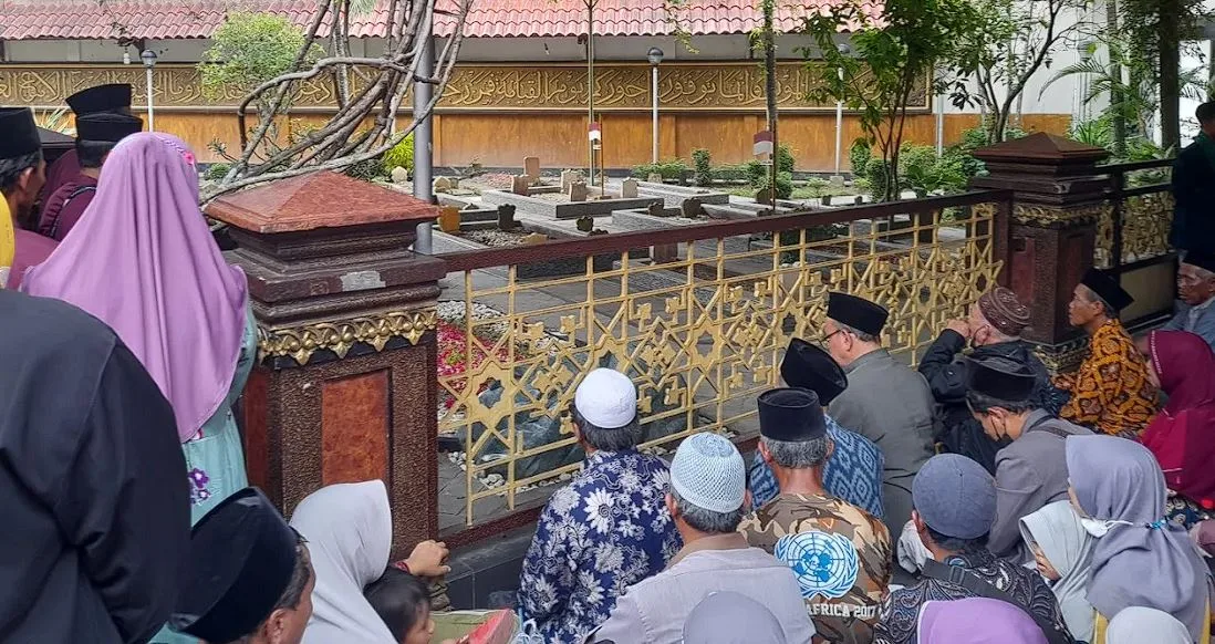hukum ziarah kubur