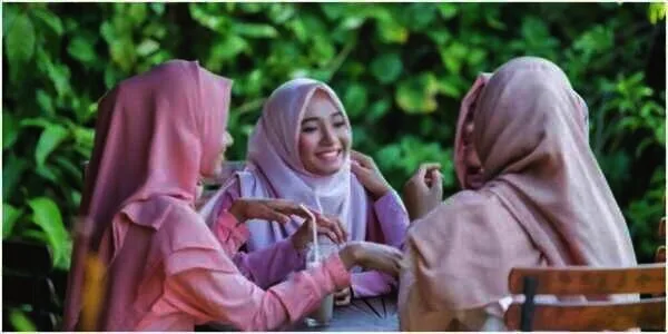 adab berbicara: Merawat Lisan, Menjaga Kehidupan