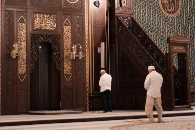 Sholat Ba'Diyah Isya dan Kaitannya dengan Sholat Malam