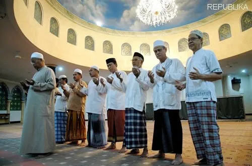 bolehkah sholat subuh jam 6: Perbedaan Pendapat Ulama tentang Batas Akhir Waktu Subuh