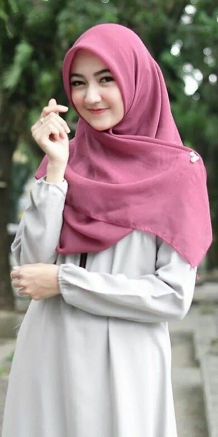 Menghubungkan Jilbab dengan Topik Turunan yang Relevan