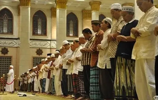 Al-Fatihah dalam Sholat: Mengapa Surat Ini Wajib dan Tidak