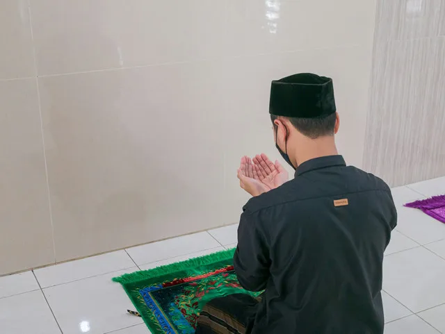 Praktik Niat Jamak Takhir di Perjalanan dan Kondisi Darurat