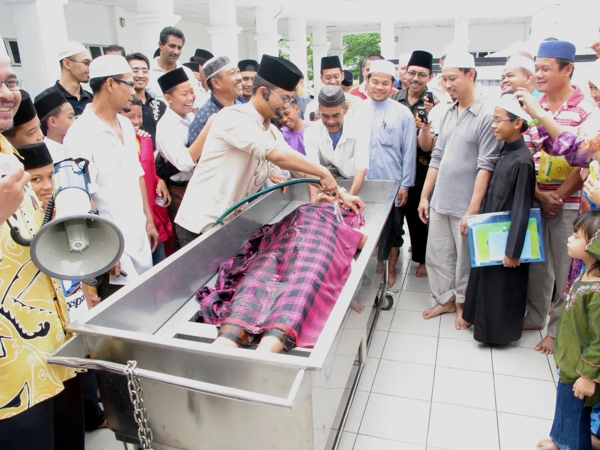 Memahami Niat Memandikan Jenazah Lengkap Arab, Latin, dan