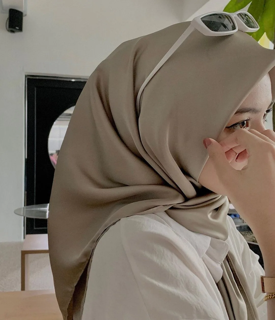 Anatomi Hijab: Bagian, Bahan, dan Fungsinya