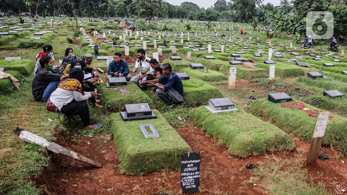 ziarah kubur wali: Bacaan Ziarah Kubur: Teks, Arti, dan Cara Membacanya