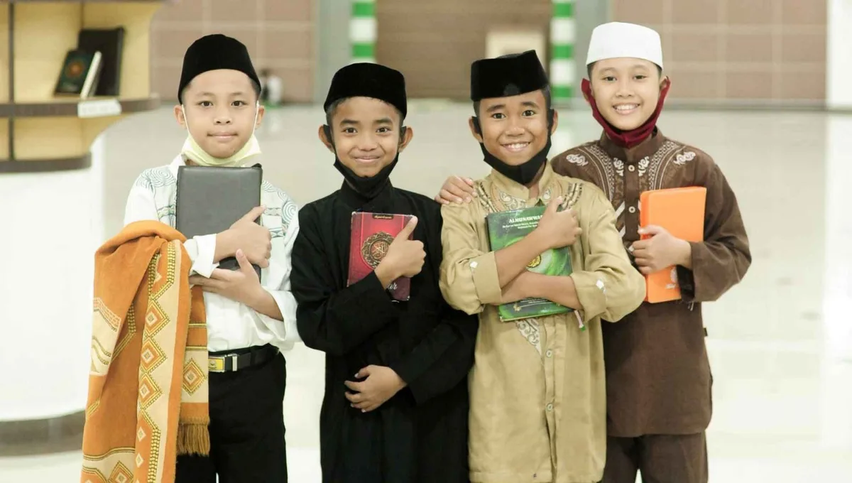 anak yatim dalam islam: Menjadikan Kepedulian pada Anak Yatim sebagai Gaya Hidup
