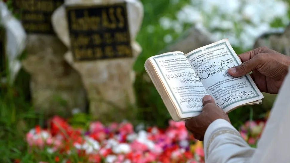 hadorot ziarah kubur: Cara Ziarah Kubur yang Benar: Langkah Demi Langkah