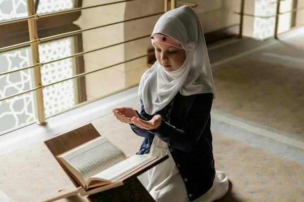 Cara Mengamalkan Doa sebelum Baca Al-Quran Secara Konsisten