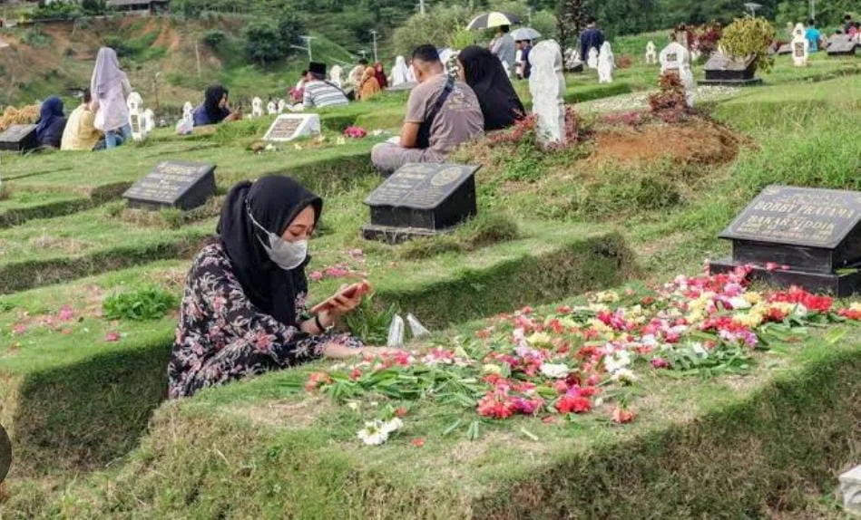 benarkah al fatihah untuk orang meninggal: Ihwal Hukum Membaca Al-Fatihah di Kuburan