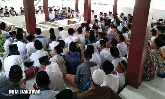 singkatan almarhumah - Menyelaraskan dengan Topik Lanjutan dan Komunitas
