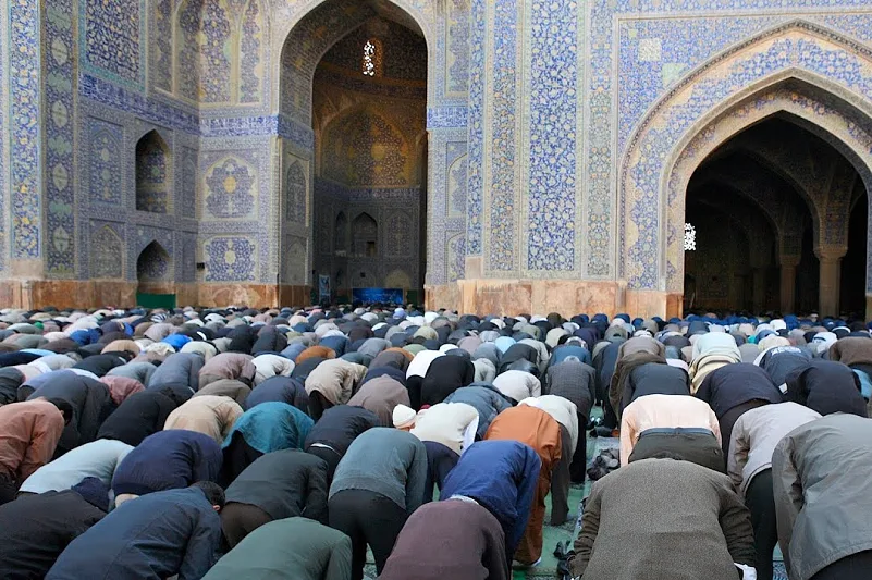 al fatihah dalam sholat - Tafsir Al-Fatihah Singkat: Menyelami Makna di Balik Tujuh