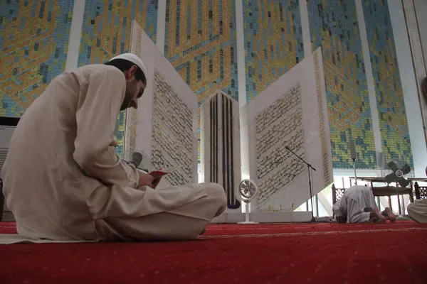Membangun Kebiasaan Itikaf di Luar Ramadan