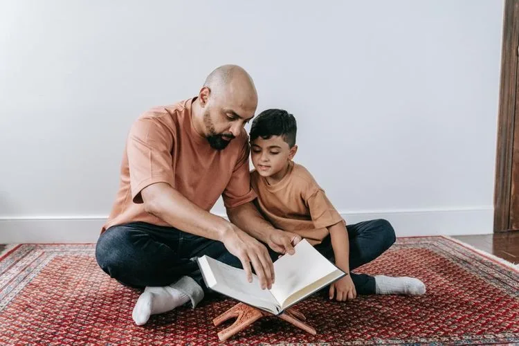 berbakti kepada ayah: Perbandingan Pendekatan Bakti: Tradisional, Modern, dan