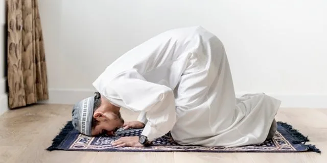 Tata Cara Sujud Sajadah Sesuai Tuntunan Fikih