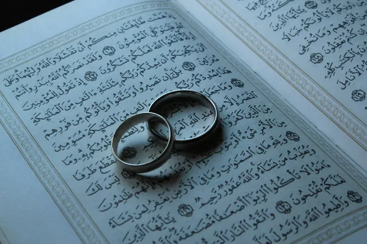 nikah siri menurut islam: Perbedaan Nikah Siri dan Nikah Resmi dari Berbagai Sisi