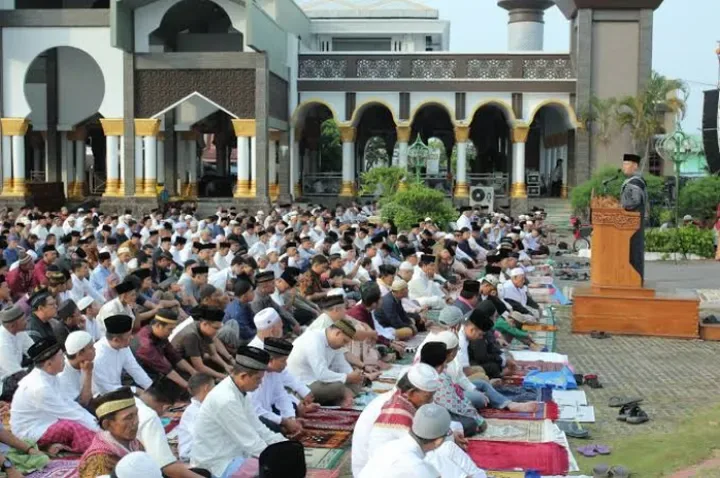 Kerangka Naskah Khutbah tentang Orang Tua yang Runtut