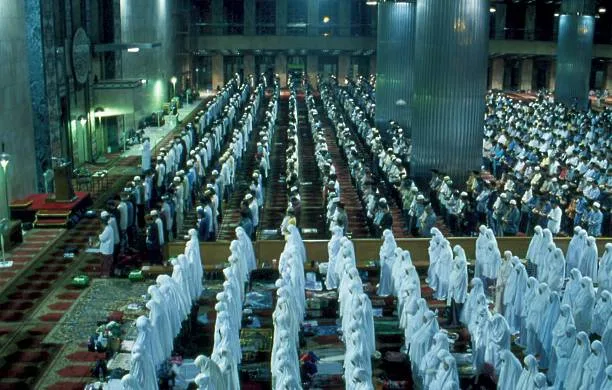 Mengapa Jumlah Rakaat Tarawih Menjadi Perdebatan yang Sehat