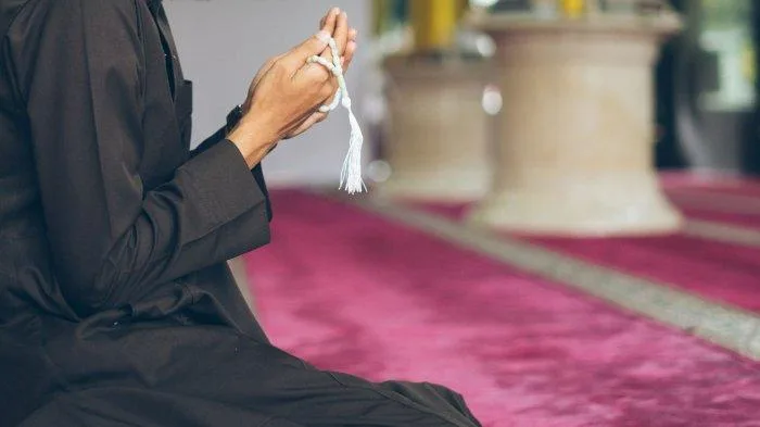Adab dan Sikap Hati saat Membaca Doa Arwah