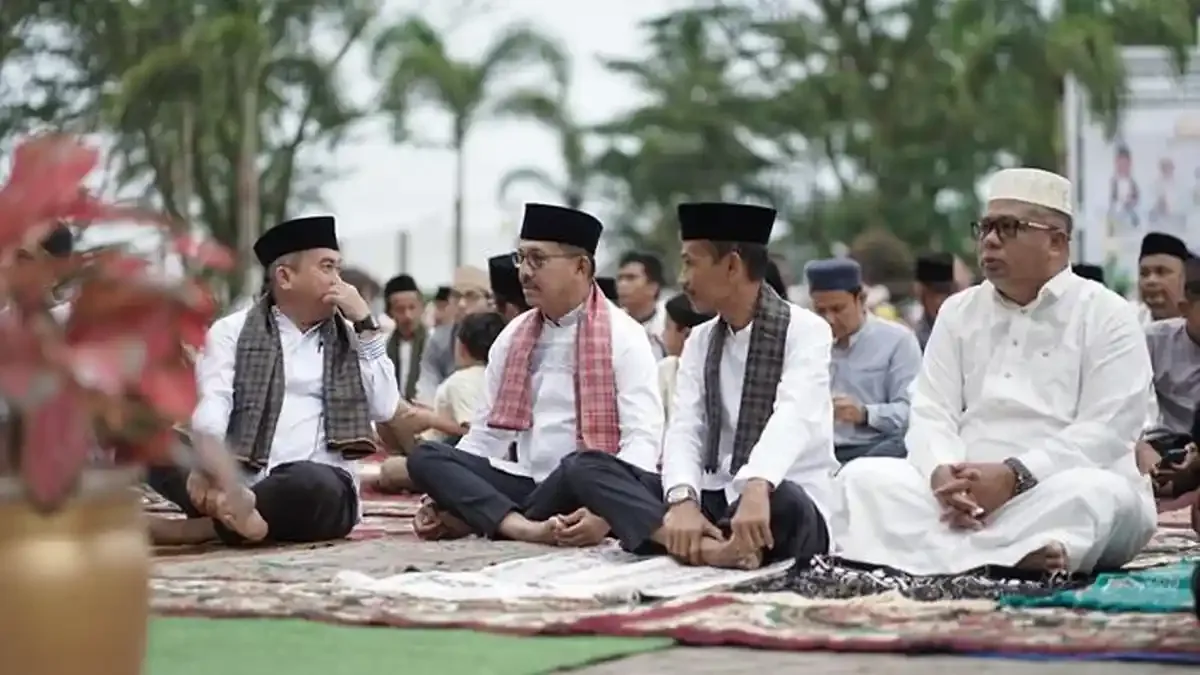 ikhlas dalam ibadah - Tabel: Perbandingan Motif Ibadah dan Dampaknya