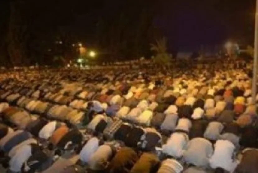 sholat gerhana berjamaah: Bacaan dan Khutbah Setelah Sholat Gerhana