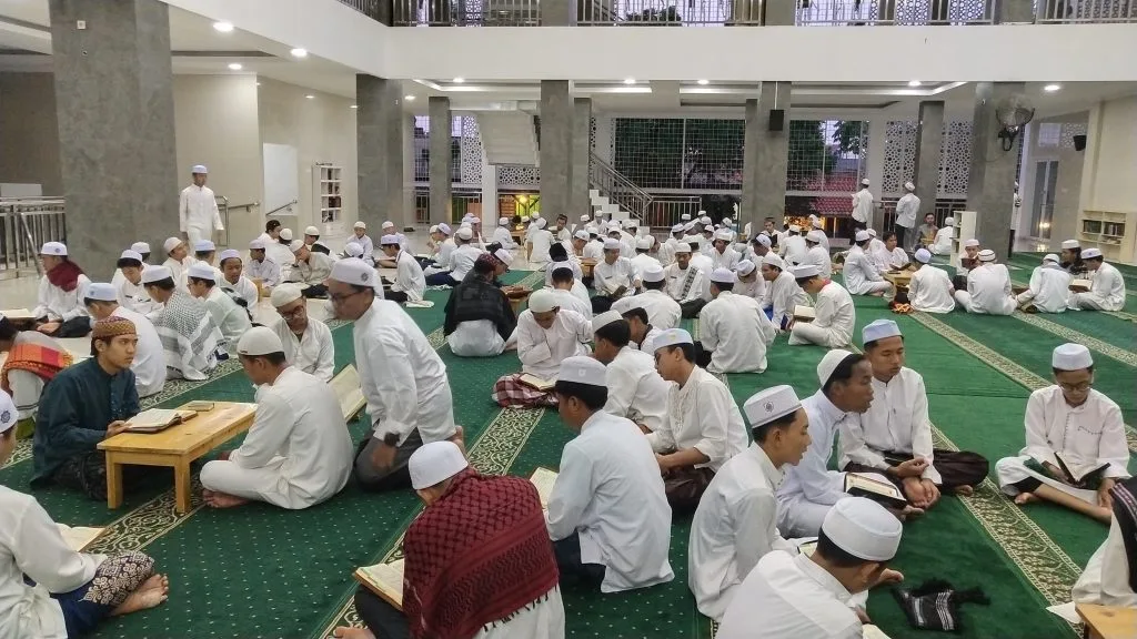 keutamaan majelis ilmu: Dasar Al-Qur'an dan Hadis tentang Keutamaan Ilmu