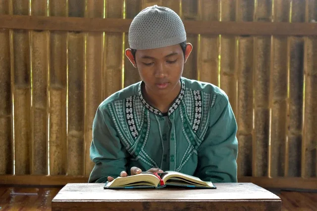 Bagaimana Adab Membaca Alquran Memengaruhi Karakter