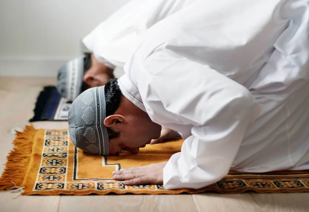 Ikhlas dalam Ibadah Hukum: Apa Kata Syariat?