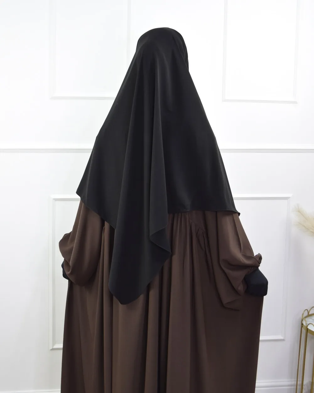 Pandangan Fikih tentang Model dan Warna Khimar