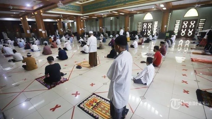 Niat Sholat Qobliyah Dzuhur Lengkap Arab, Latin, dan Artinya