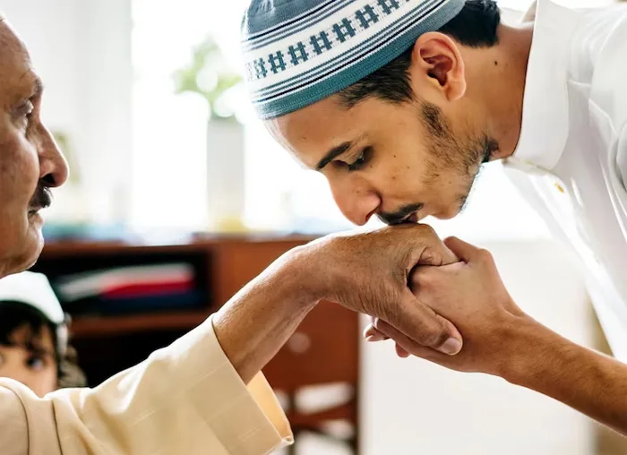 berbakti kepada ayah: Cara Berbakti Kepada Orang Tua yang Bisa Diterapkan