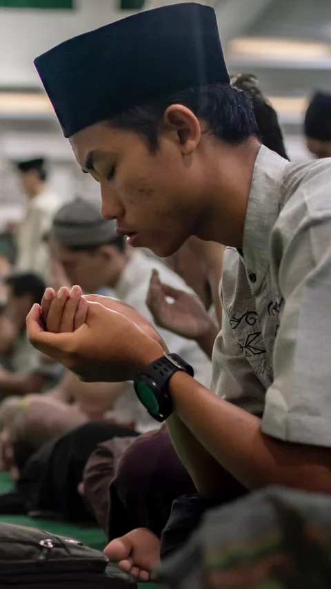doa untuk orang tua yang masih hidup - Tabel Perbandingan Amalan untuk Orang Tua Hidup dan Wafat