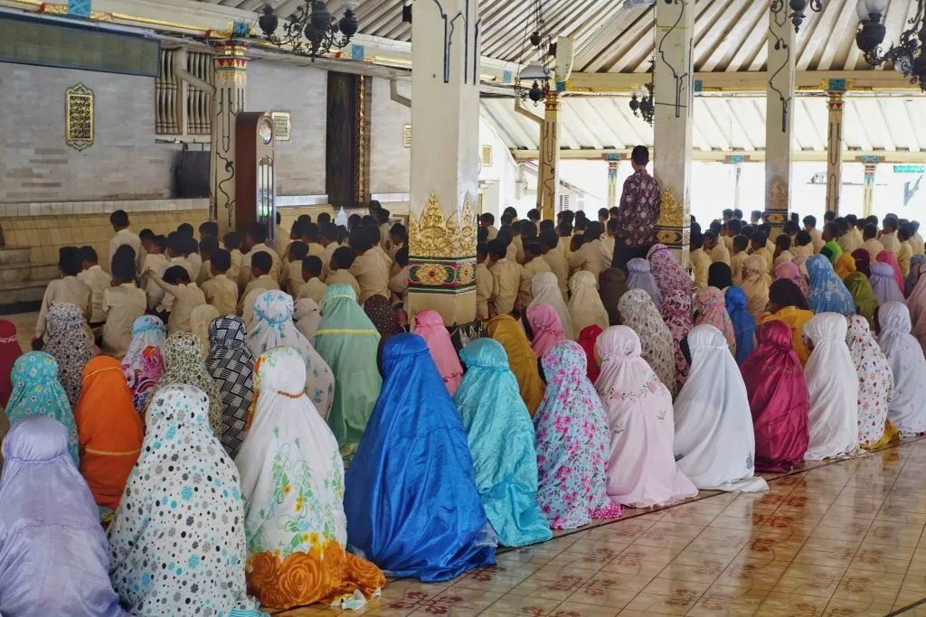 sholat jenazah perempuan: Perbedaan dengan Sholat Jenazah Laki-Laki: Apa Saja yang