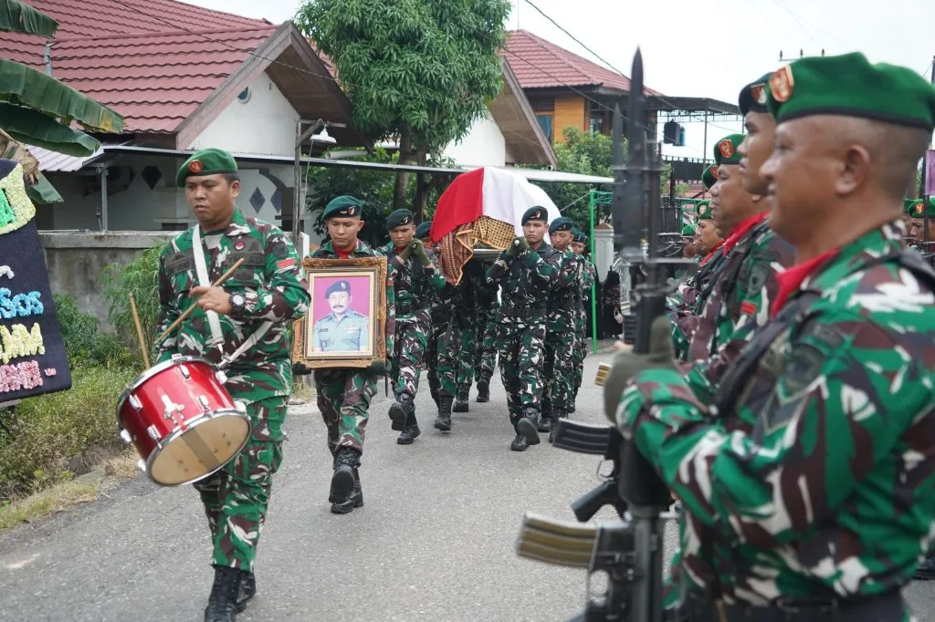 singkatan almarhum - Catatan Akhir: Ketepatan yang Mengandung Penghormatan