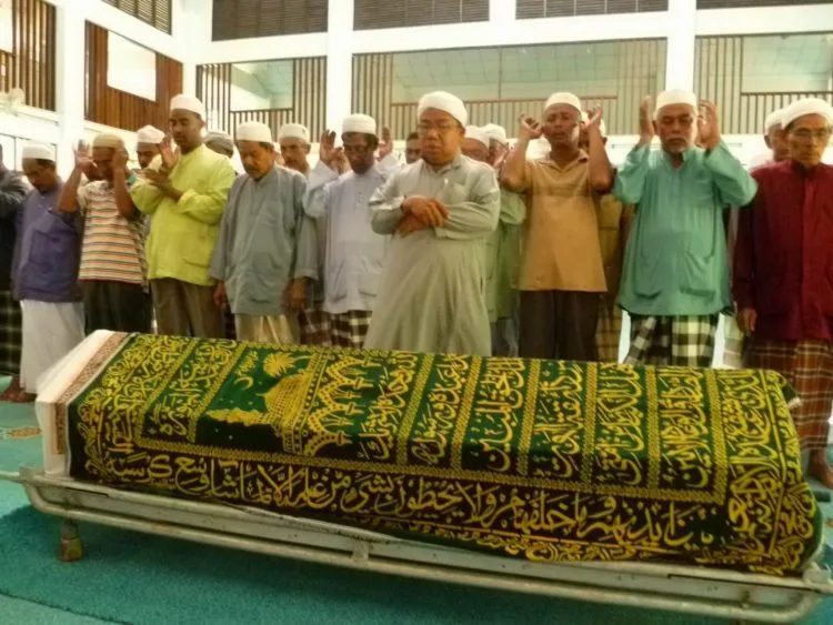 Doa Sholat Mayit Lengkap Arab, Latin, dan Artinya