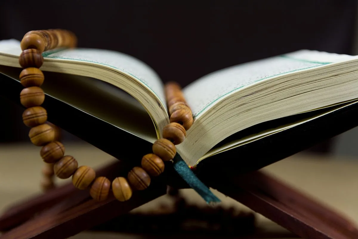 surat al waqiah dan keutamaannya