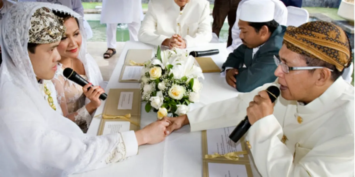 hukum khutbah nikah - Perbedaan Khutbah Nikah dan Khutbah Jumat