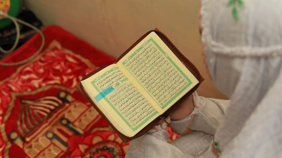 adab membaca alquran