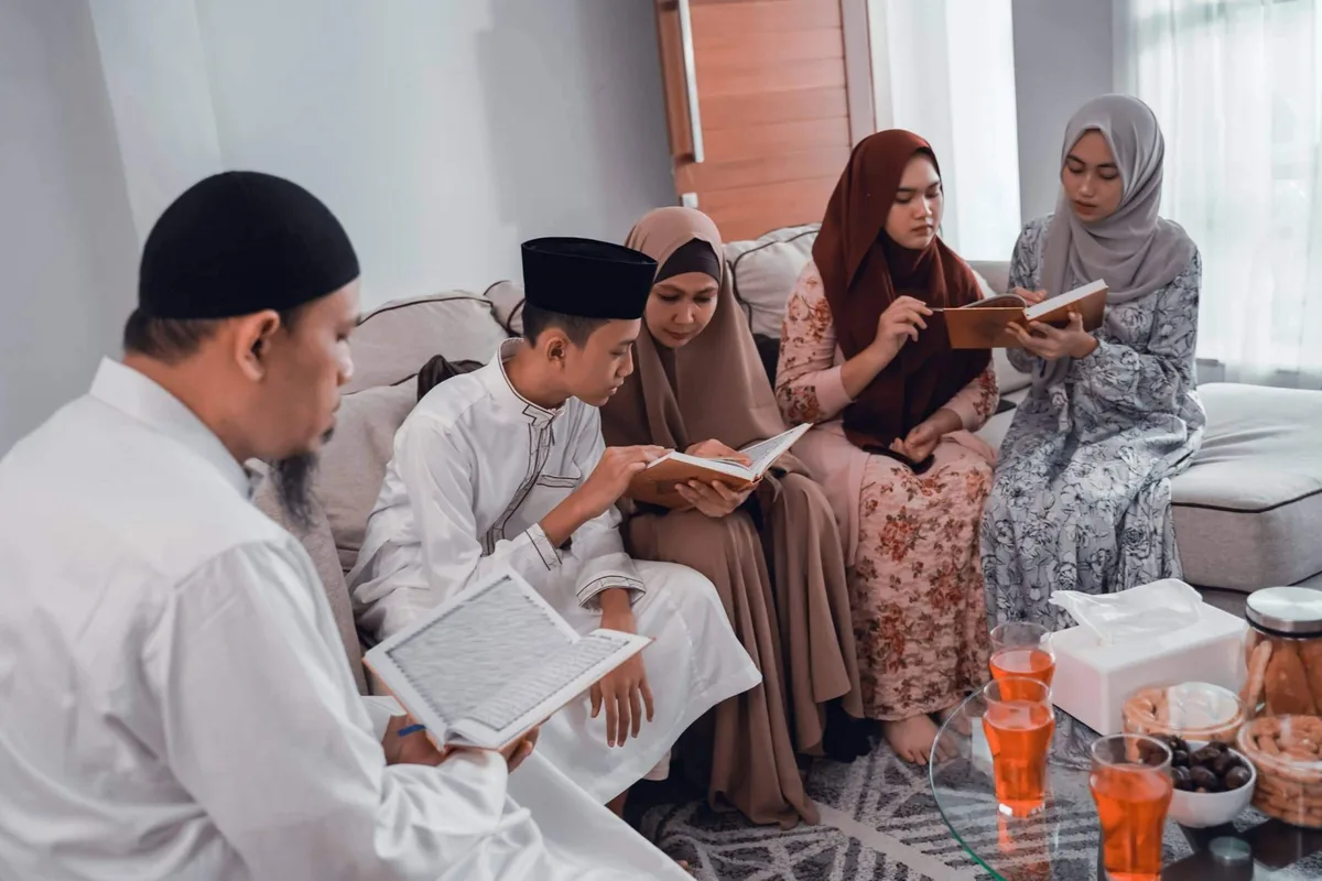 adab membaca alquran: Menjaga Mushaf dan Menghormatinya sebagai Bentuk Adab